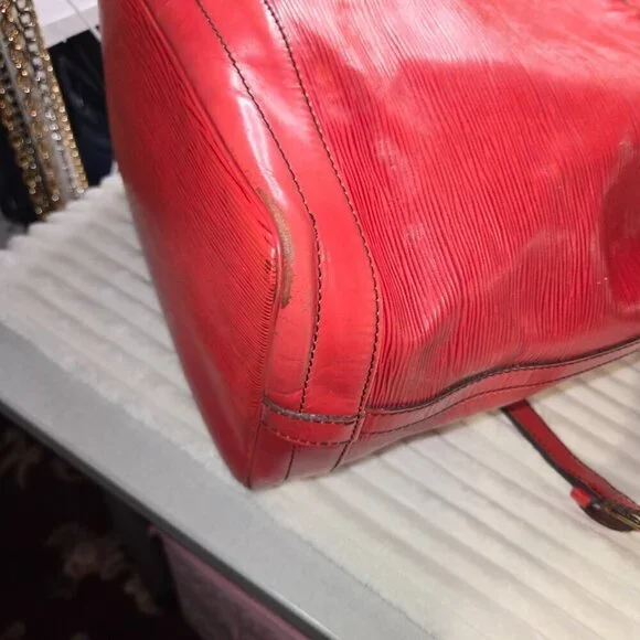 *Authentic* Louis Vuitton Epi Noe with matching wallet - Picture 7 of 16